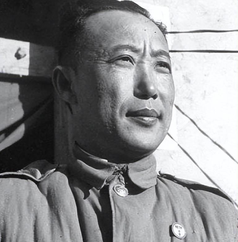 必威体育官方入口-1950年李弥撤台受冷落、妻失联，蒋召见质问：为何留精锐于金三角